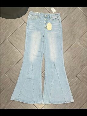 Altar'd State Janice High-Waisted Fit & light Denim. NWT. Size 28